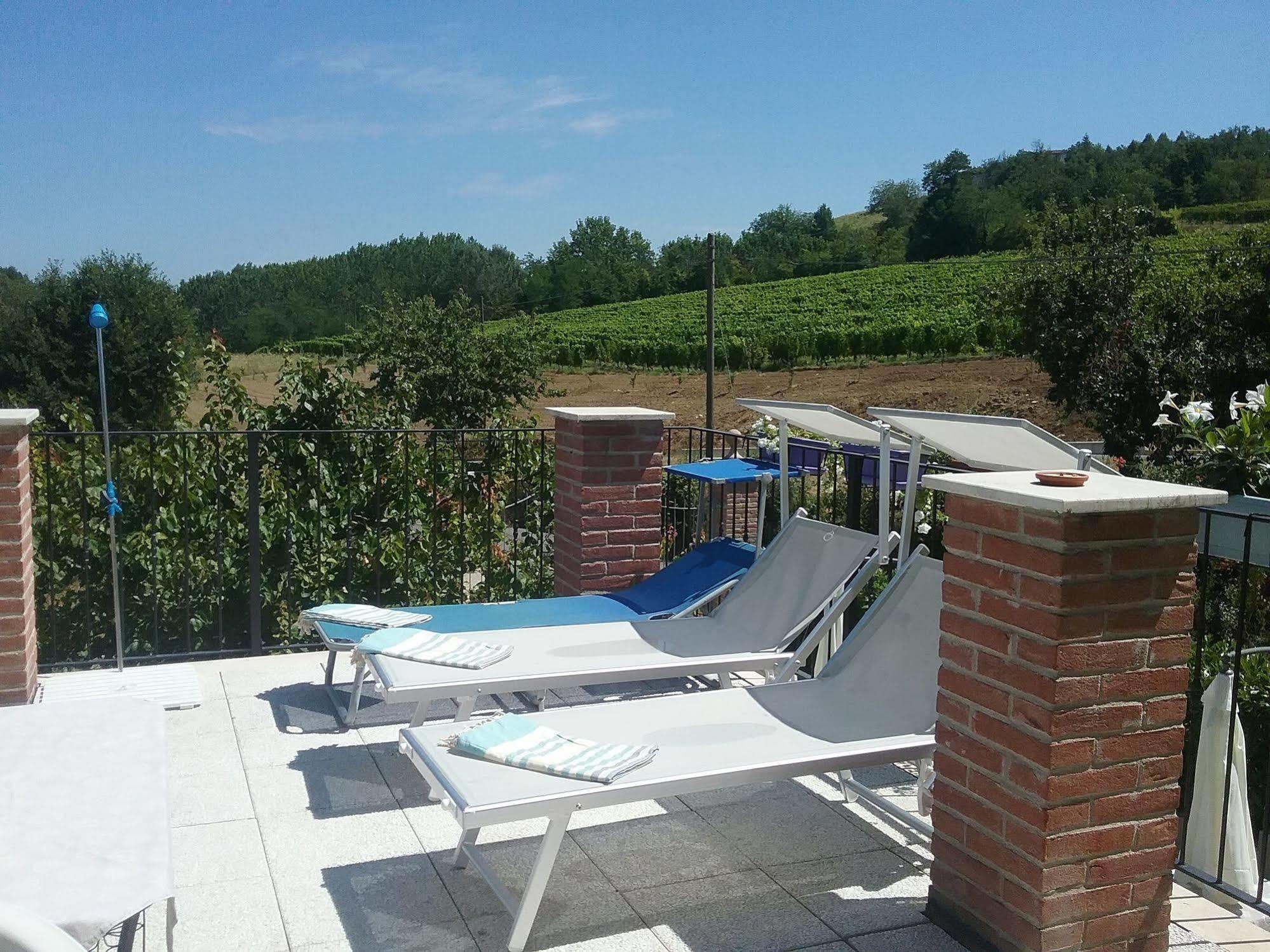 Bed and Breakfast La Terrazza Del Barbaresco Neviglie Zewnętrze zdjęcie